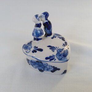 Delft Blue Holland Heart Trinket Box 3" Dutch Kissing Sweethearts Blue White